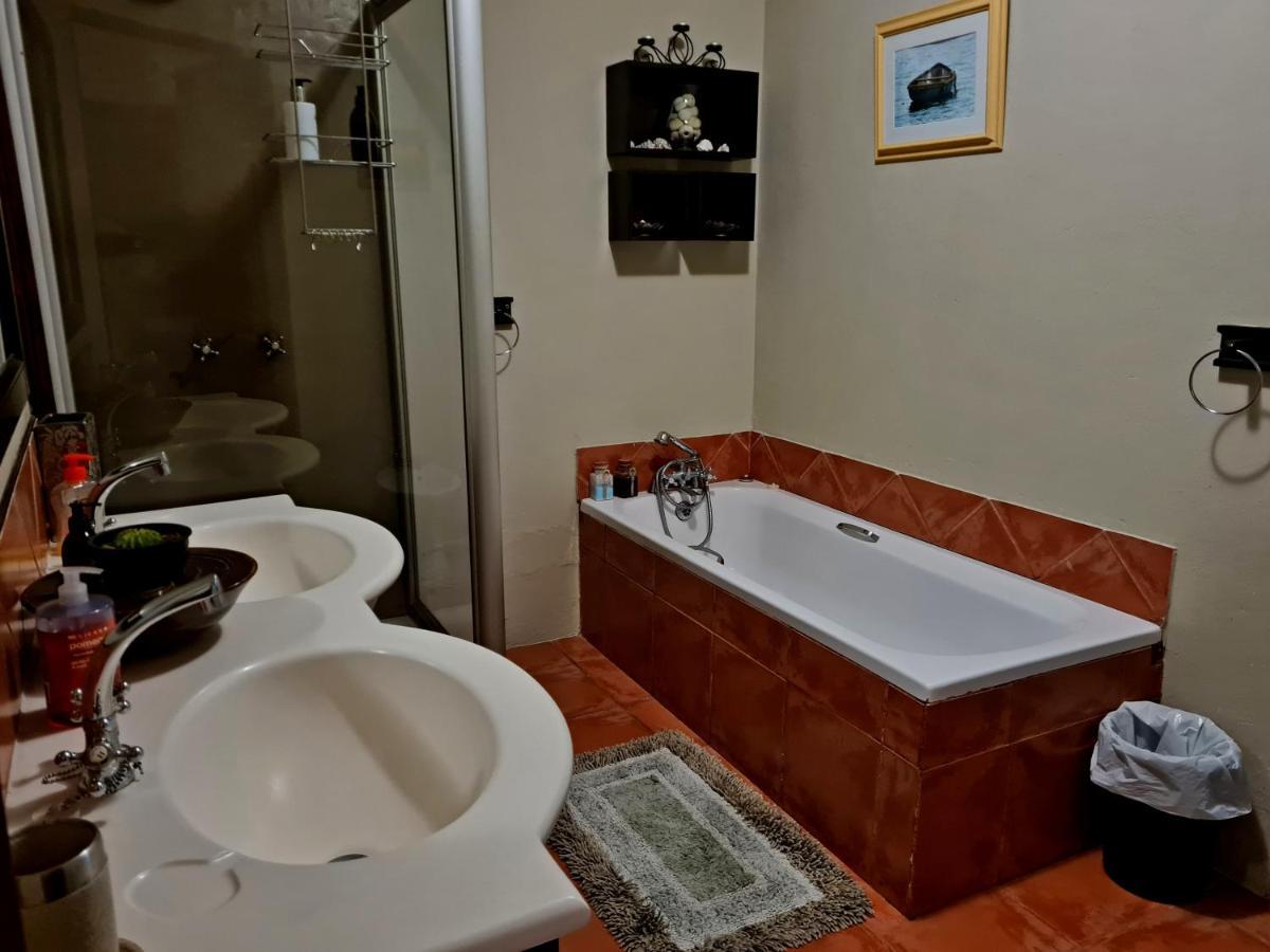 גנסבאי Walkerbay Accommodation מראה חיצוני תמונה